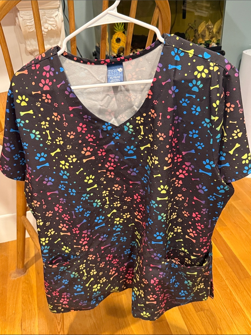Zoe + Chloe scrub top size XL
